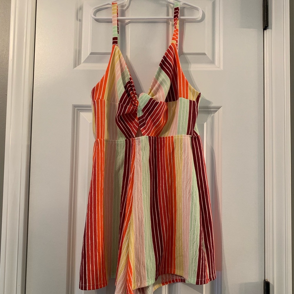 Summery keyhole tie romper!!